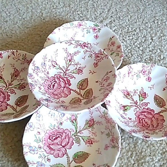 ASET OF 5 VINTAGE ROSE CHINTZ FRUIT BOWLS- JOHNSON BROS. MADE IN ENGLAND #5 - Picture 1 of 4